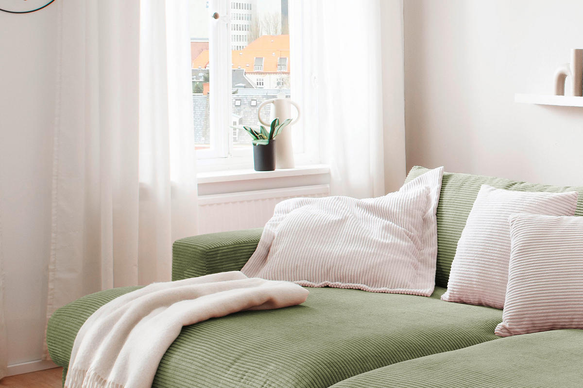 BIG SOFA MIT TABLETT NATUR MADELINE Grün Cord - Schwarz/Olivgrün, Kunststoff/Textil (290/85/170cm) - KAWOLA