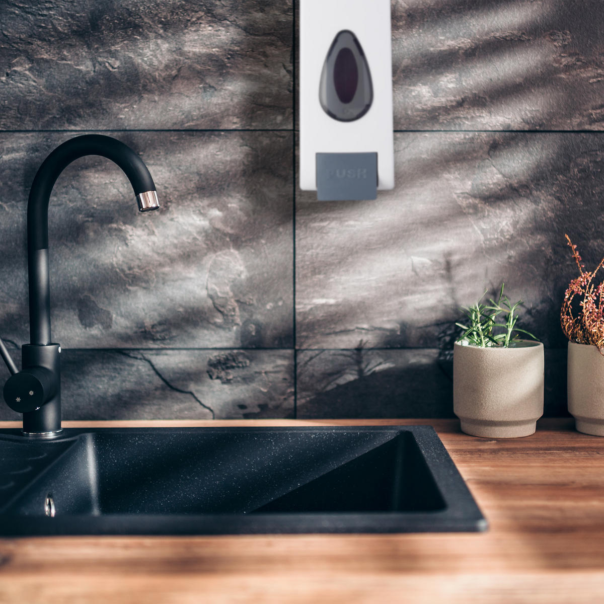 WANDSEIFENSPENDER - Weiß, Kunststoff (7.5/20/7.5cm) - Relaxdays