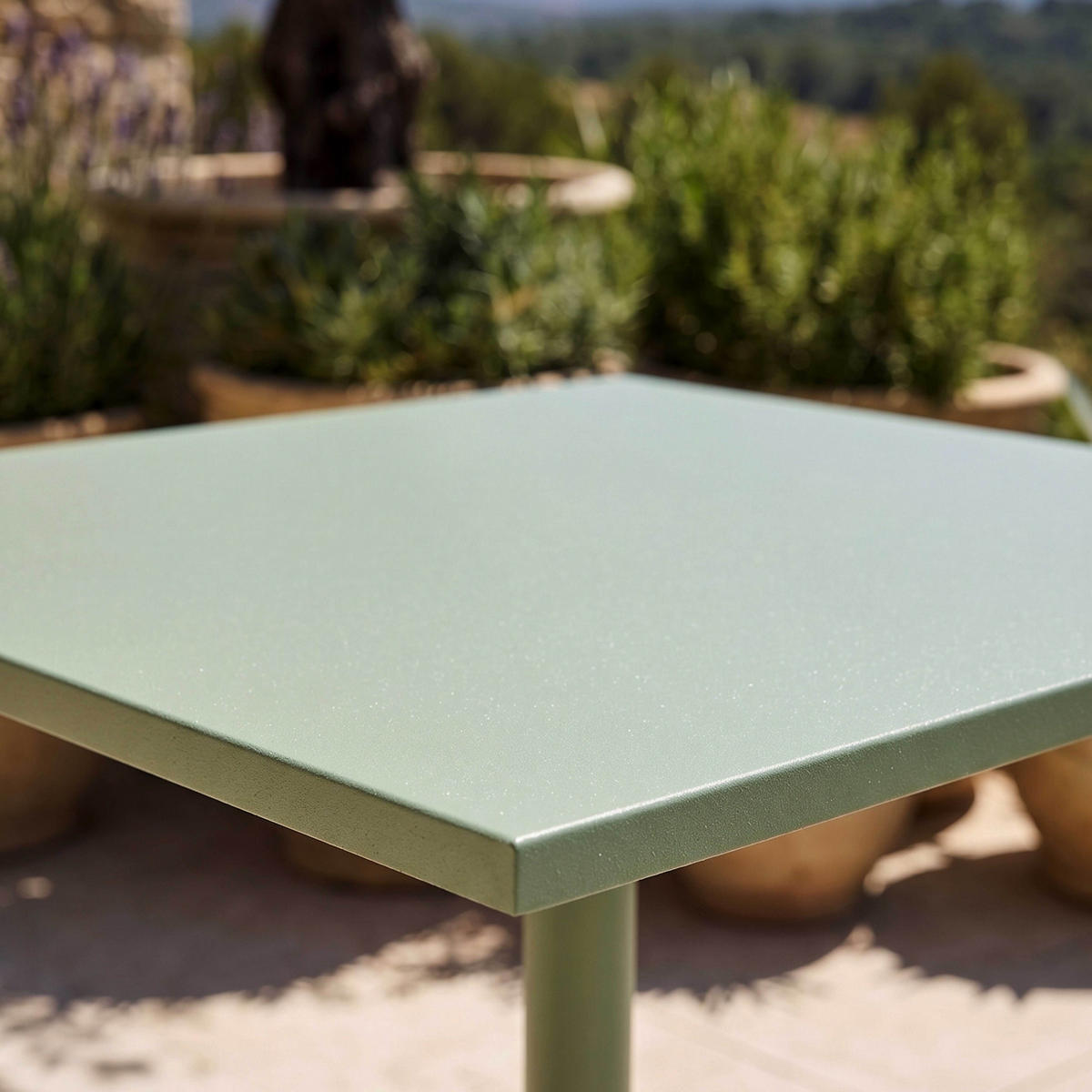 BISTROTISCH, Salbeigrün - Grün, Metall (70/70/72cm) - Oviala