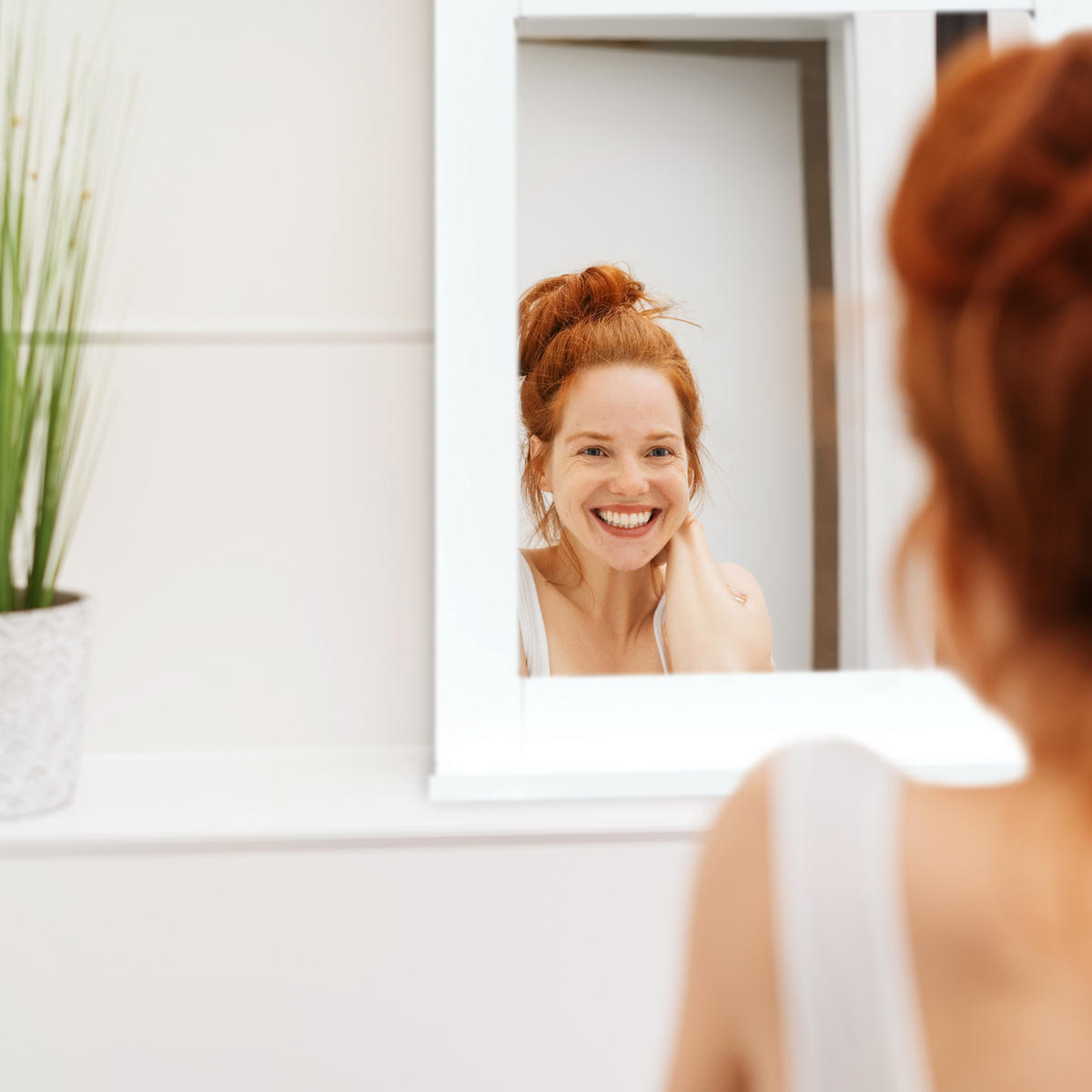 WANDSPIEGEL - Weiß, Glas/Holzwerkstoff (40/49/10cm) - Relaxdays