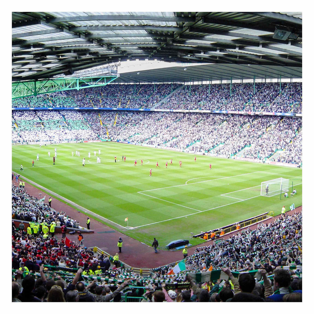 FOTOTAPETE Fußballstadion 288/288 cm - Grün, Papier (288/288cm) - Bilderwelten