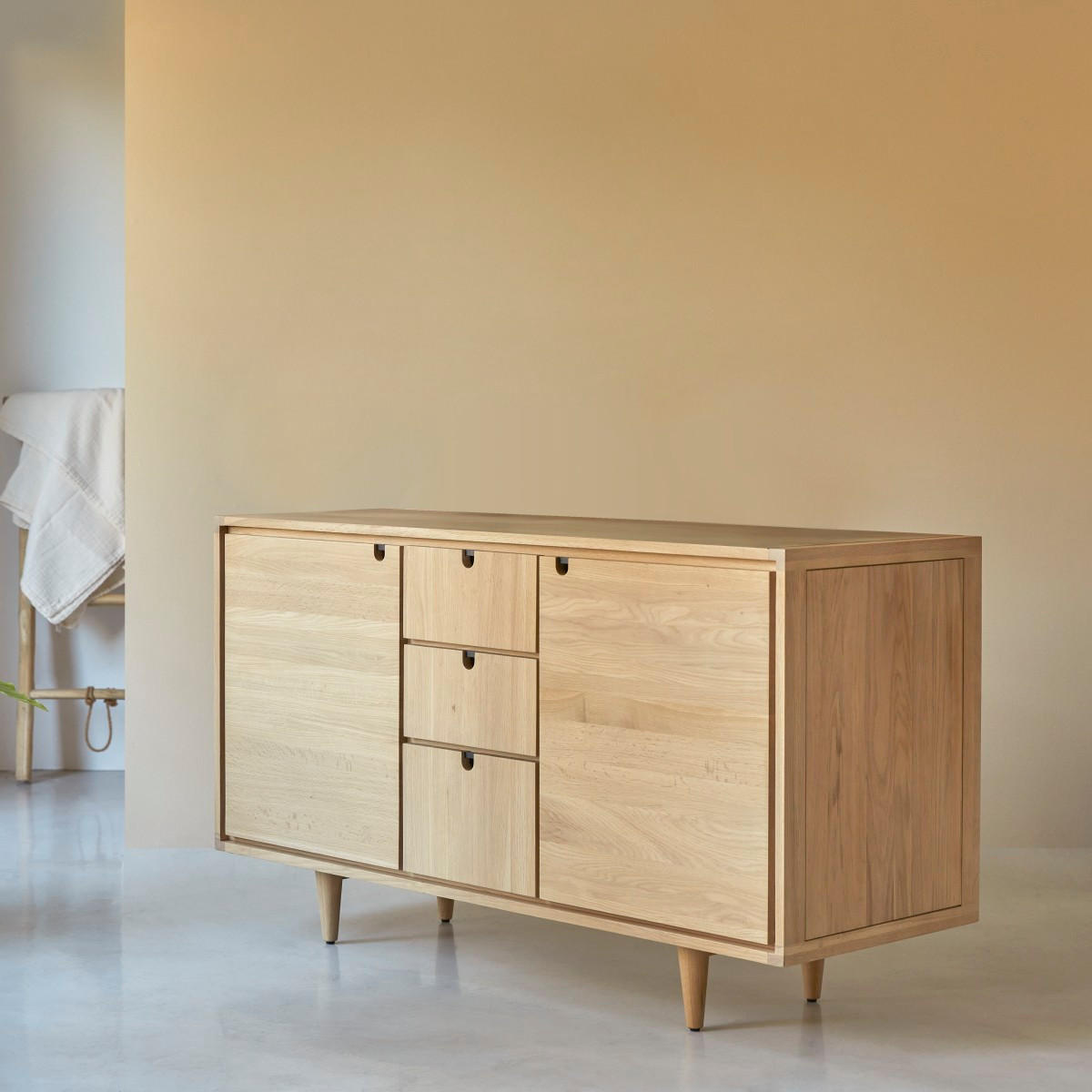 AUFBEWAHRUNGSMÖBEL Jonàk Natur aus Eiche - Naturfarben, Holz (145/80/50cm) - Tikamoon