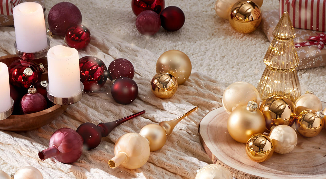 Christbaumschmuck in rot und gold