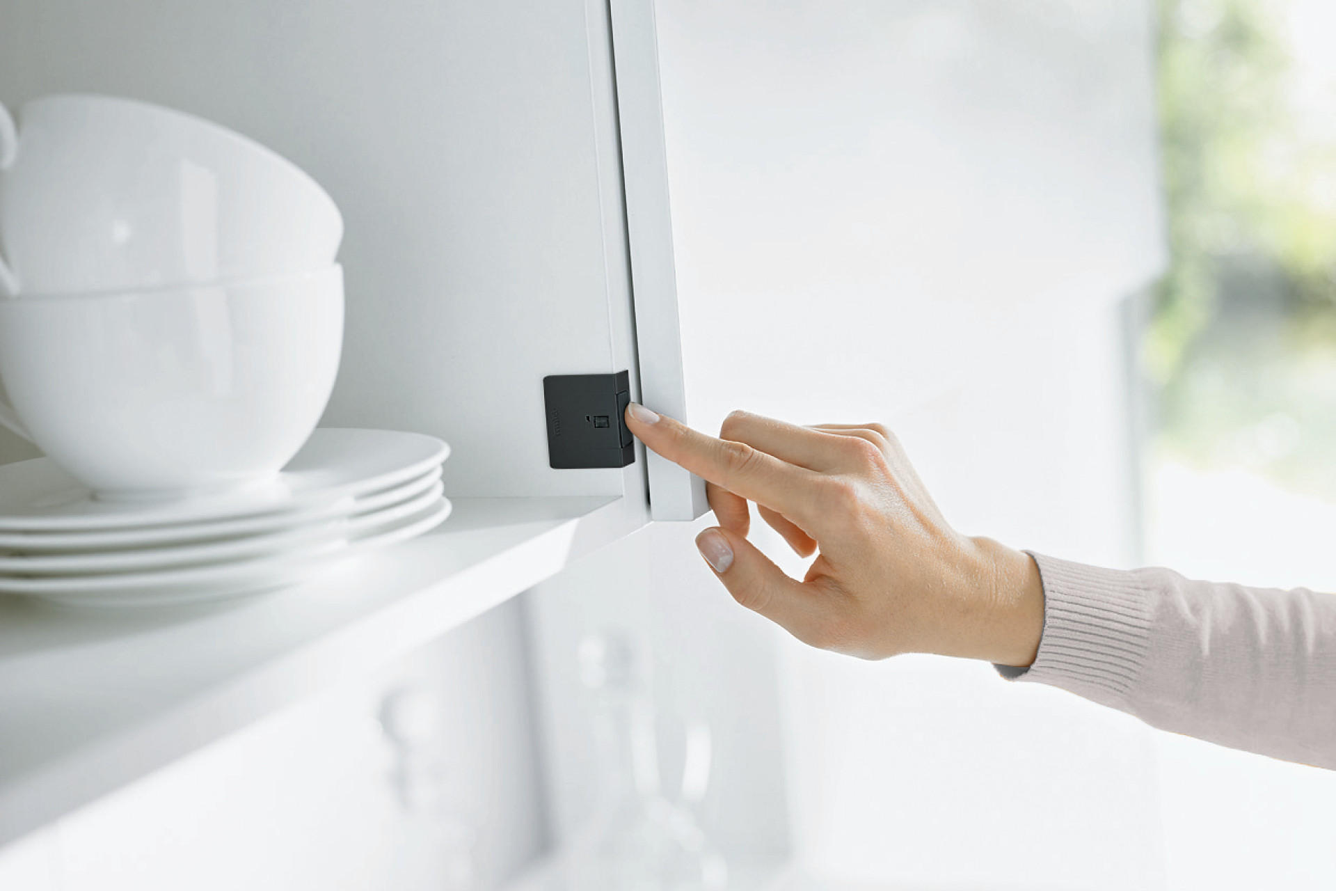 Oberschrank mit Touchfunktion