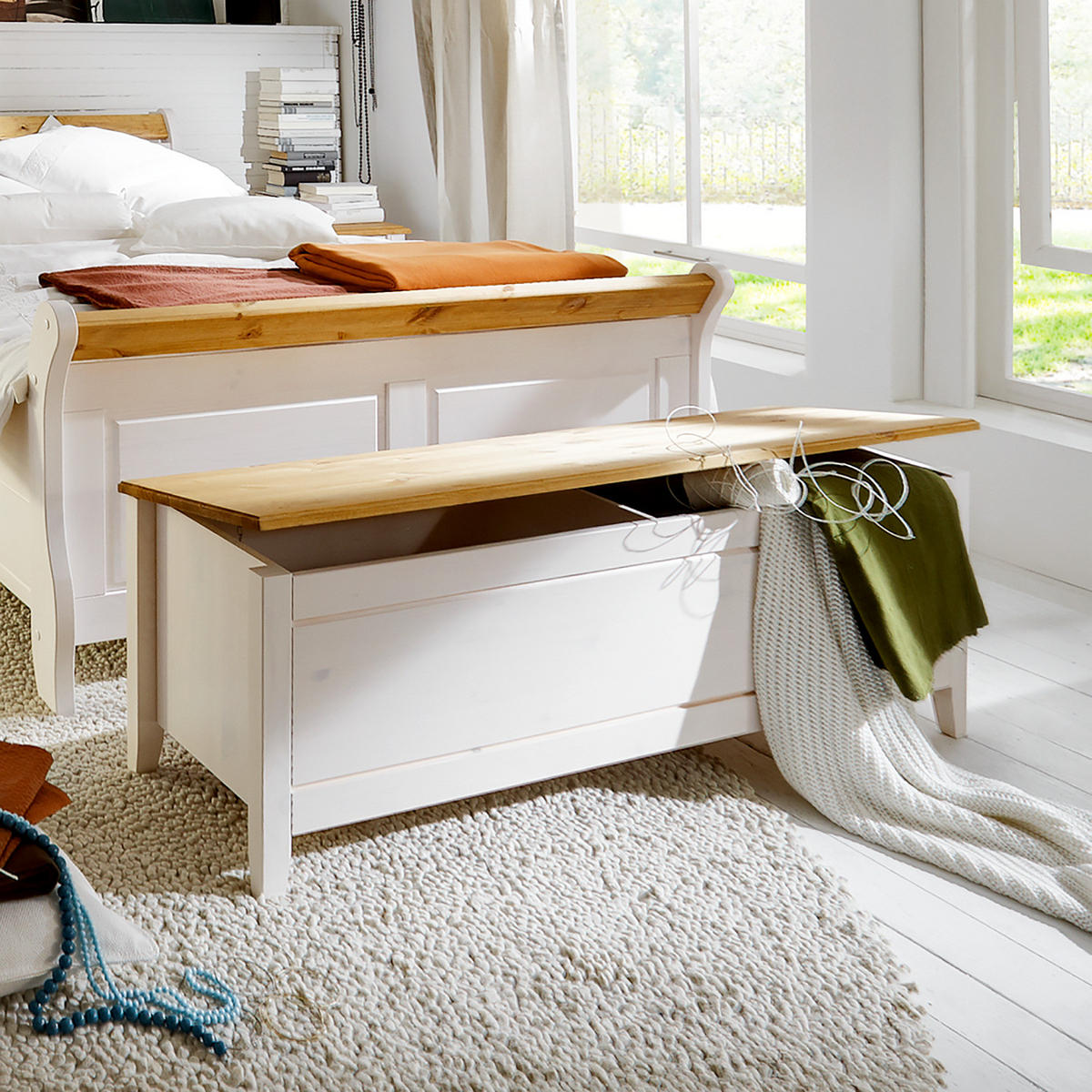 BETTTRUHE - Kiefer massiv - Weiß, Holz (136/47/38cm) - home24