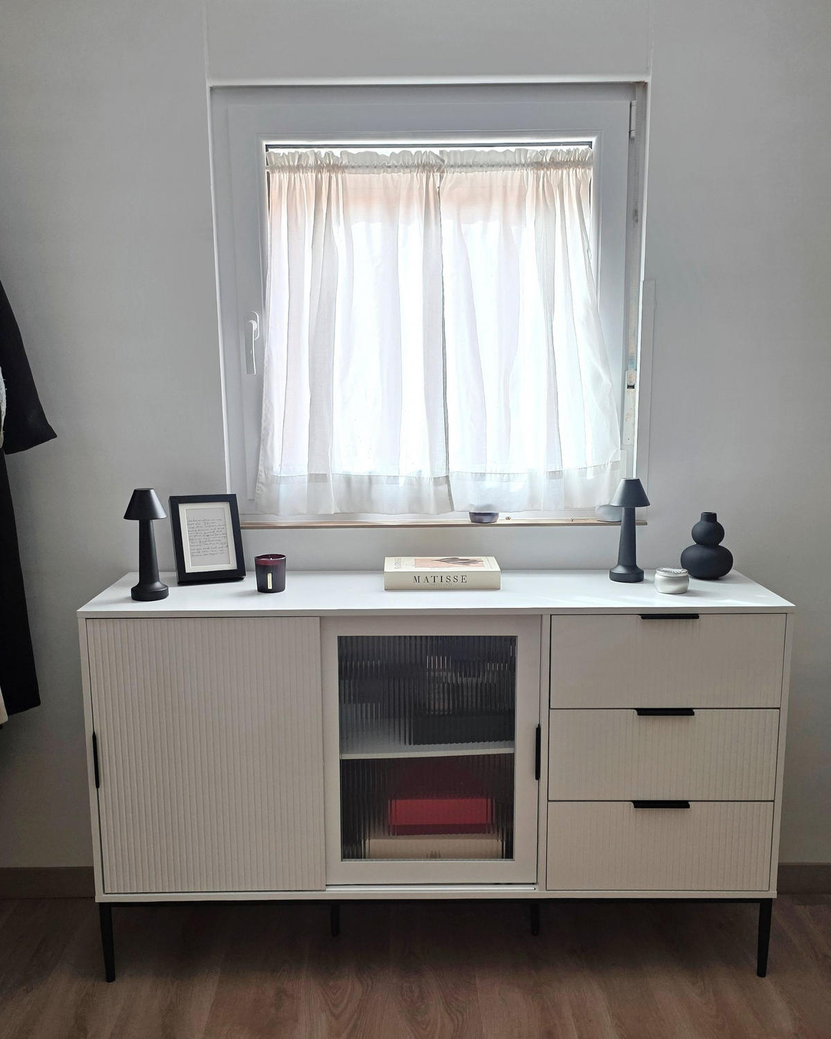 SIDEBOARD mit Glastüren Weiß Leduc - Weiß, Holzwerkstoff (150/86/40cm) - Beliani