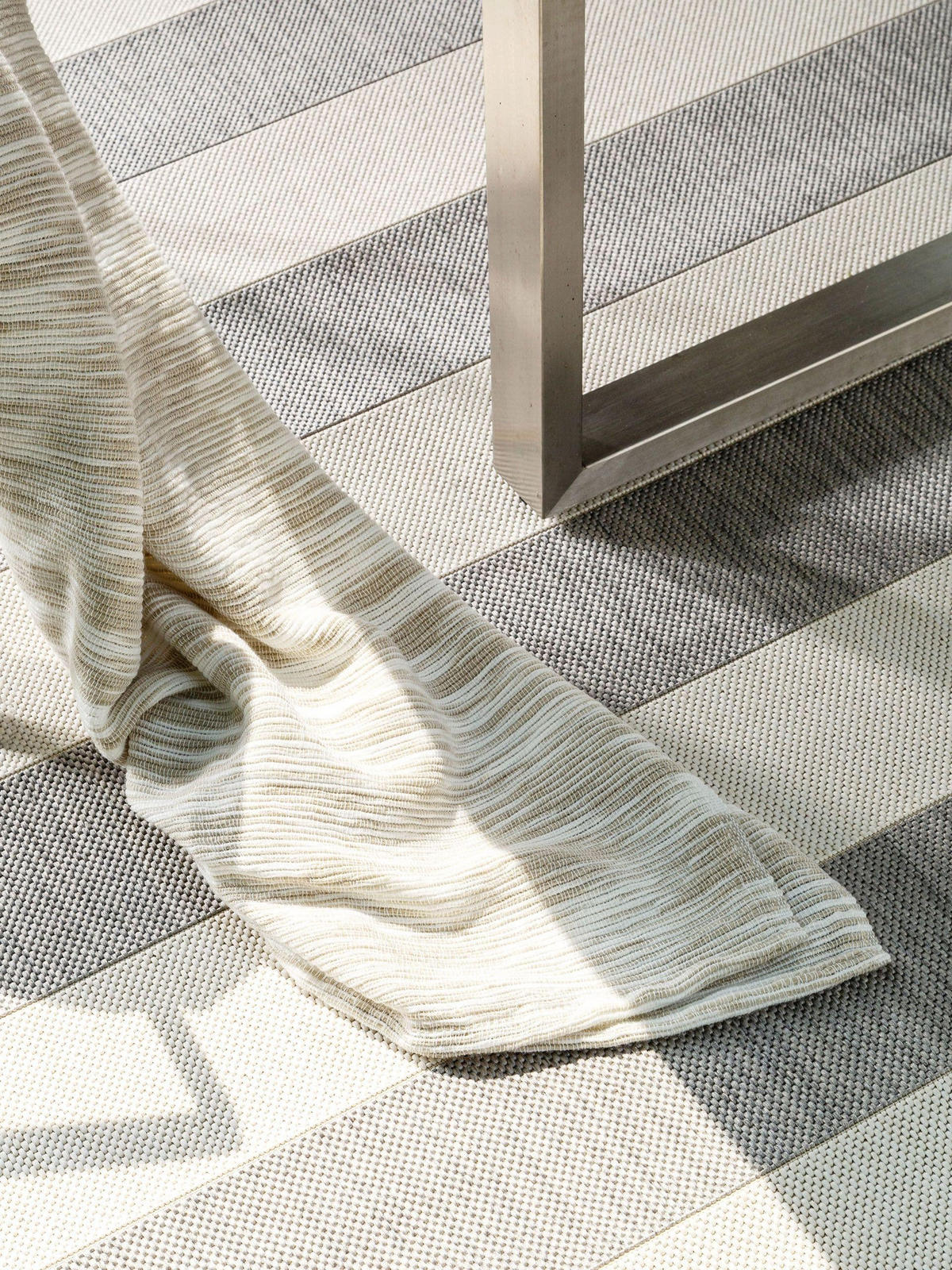 OUTDOORTEPPICH Metro Grau 140x200 cm - Grau, Textil (140/200cm) - benuta Nest