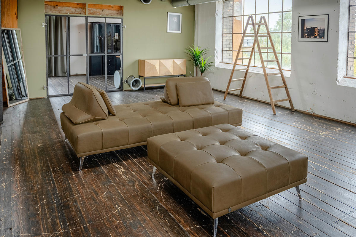 SOFA MIT HOCKER WIOLO 2ER SET Beige Leder - Beige/Silberfarben, Leder/Metall (240/83/110cm) - KAWOLA