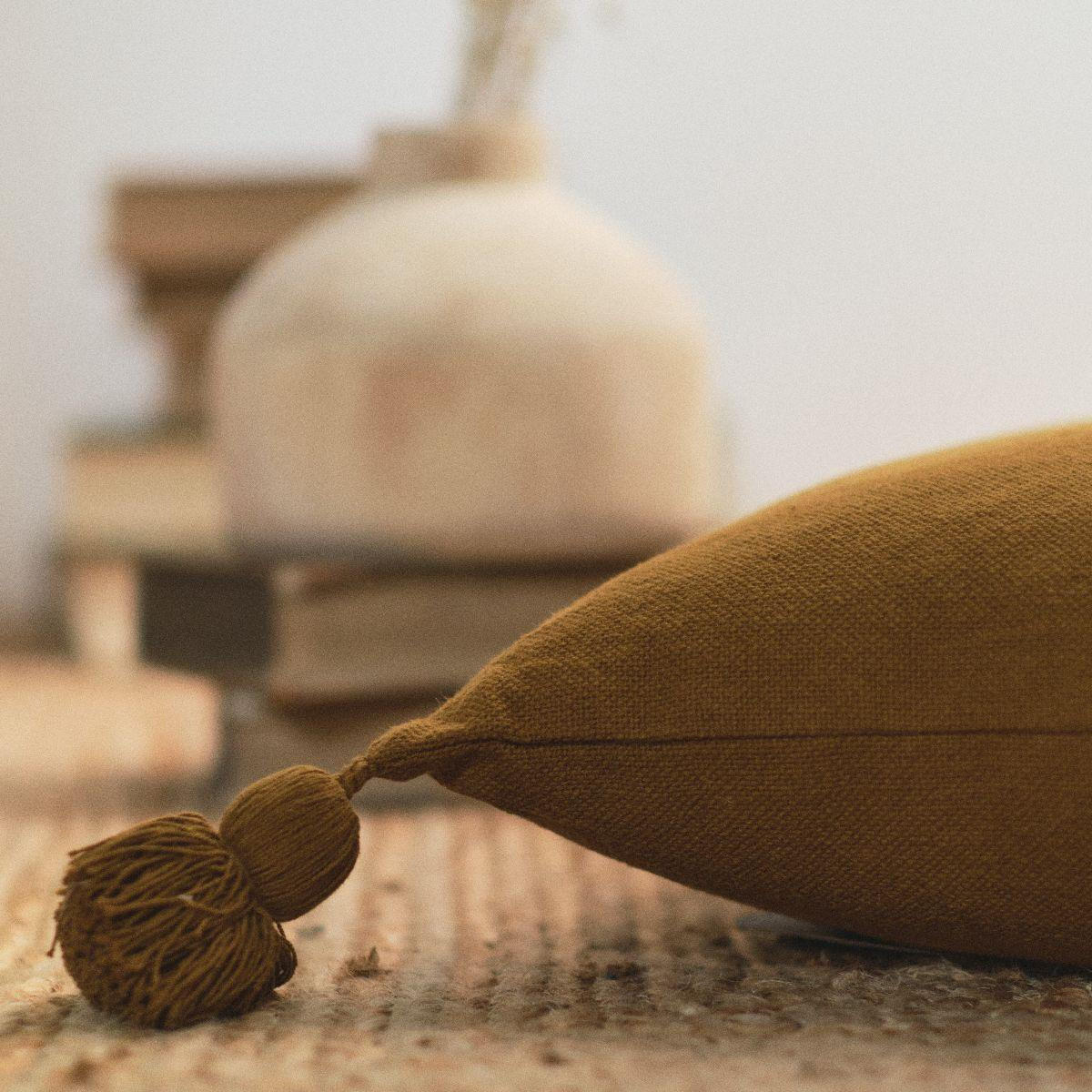 DEKOKISSEN mit Pompons 45/45/7 cm - Braun, Naturmaterialien (45/45cm) - Today