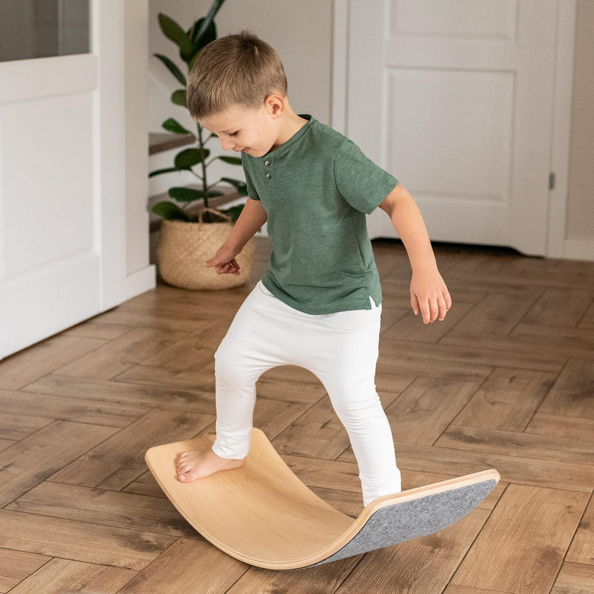 BALANCIERBRETT mit Filz für Kinder 80x30cm, Natur Balance Board, Grau Melange - Naturfarben/Grau, Holz (30/18/80cm) - MeowBaby