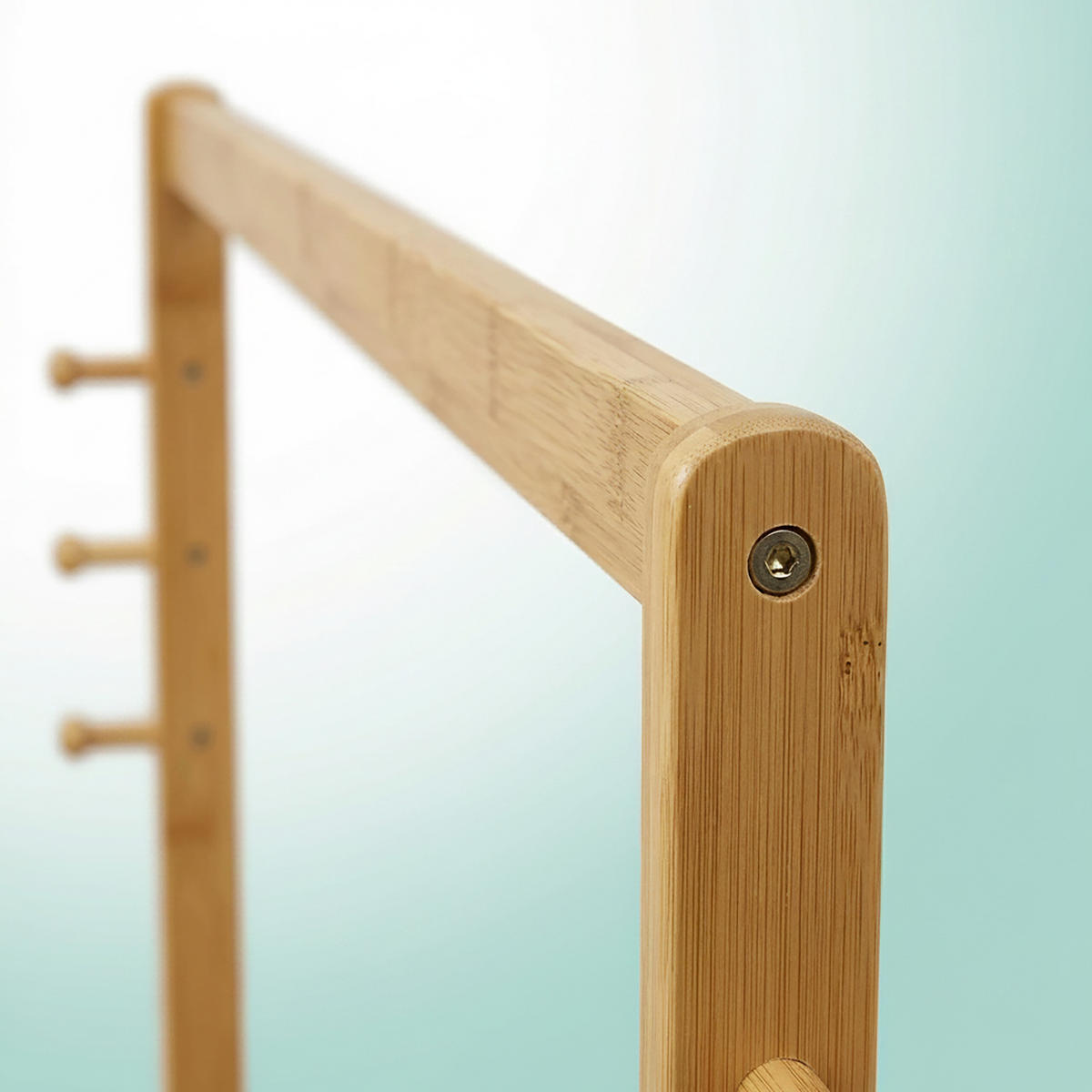 VEŠIAK prírodný bambus na kolieskach - svetlohnedá, drevo/plast (90/135/25cm) - Relaxdays