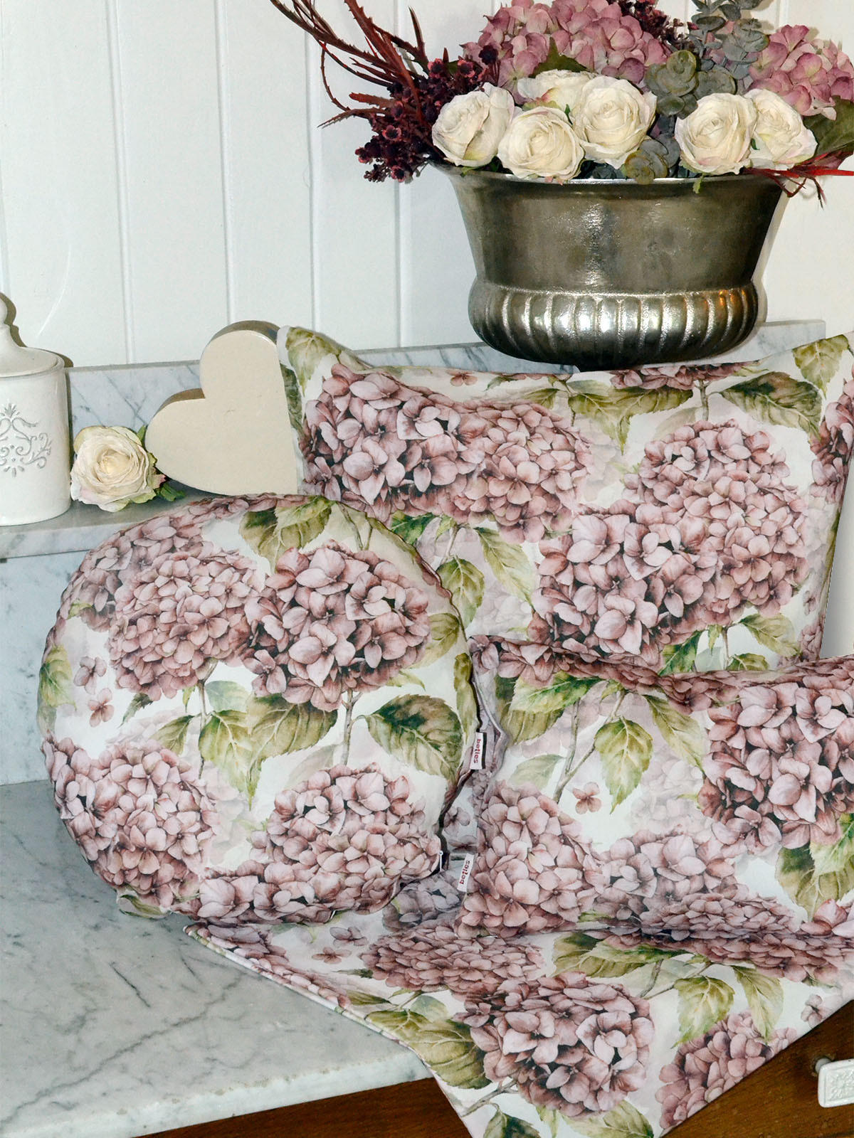 KISSENHÜLLE Rund Landlust-Hortensie burgundy-rose 40 cm Ø - Hellrosa/Dunkelrosa, Textil (40/40cm) - beties Heimtextil
