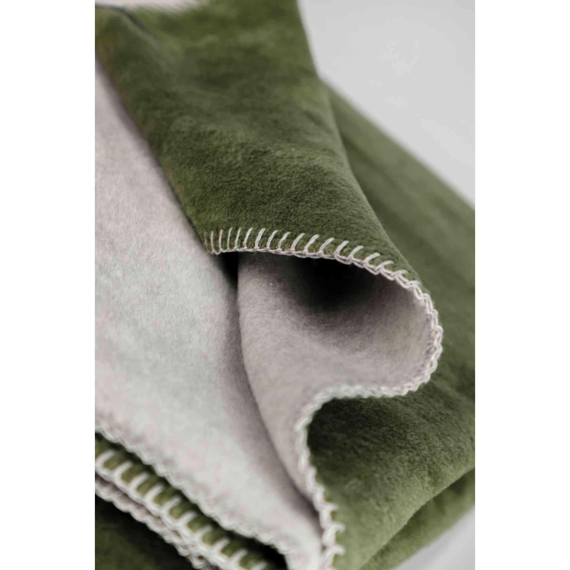WOHNDECKE FAVORIT - Olivgrün, Textil (150/200cm) - Schöner Wohnen