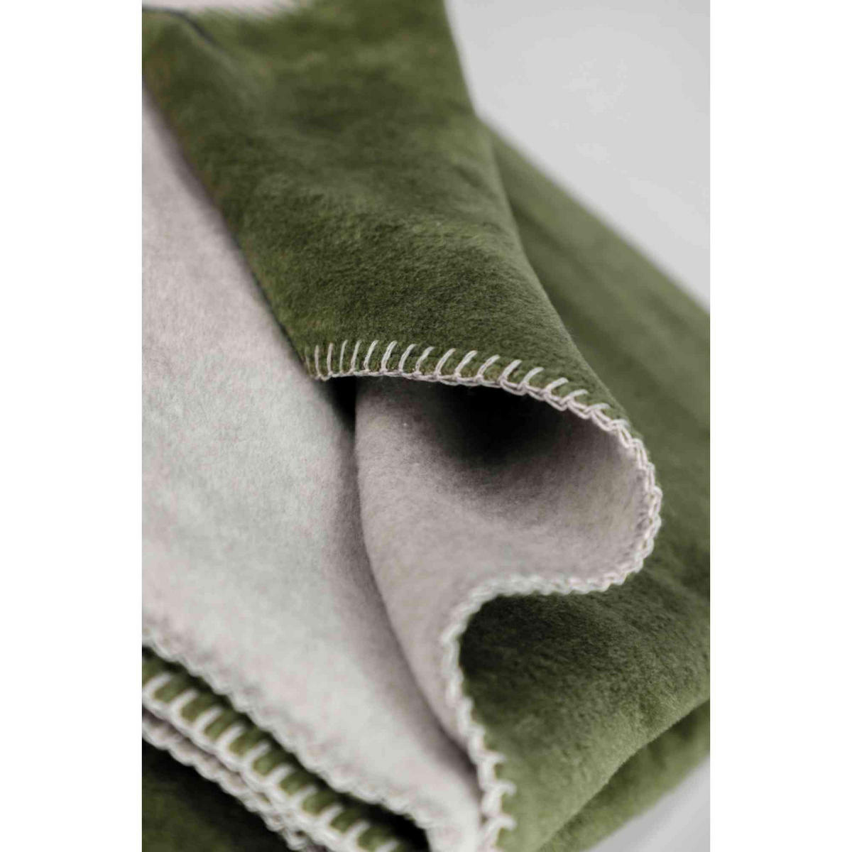 WOHNDECKE FAVORIT - Olivgrün, Textil (150/200cm) - Schöner Wohnen