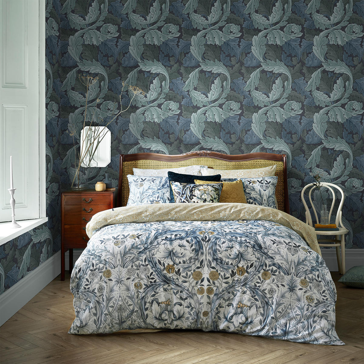 VLIESTAPETE Akanthus Blau - Blau, Papier/Kunststoff (52/1000cm) - Graham & Brown