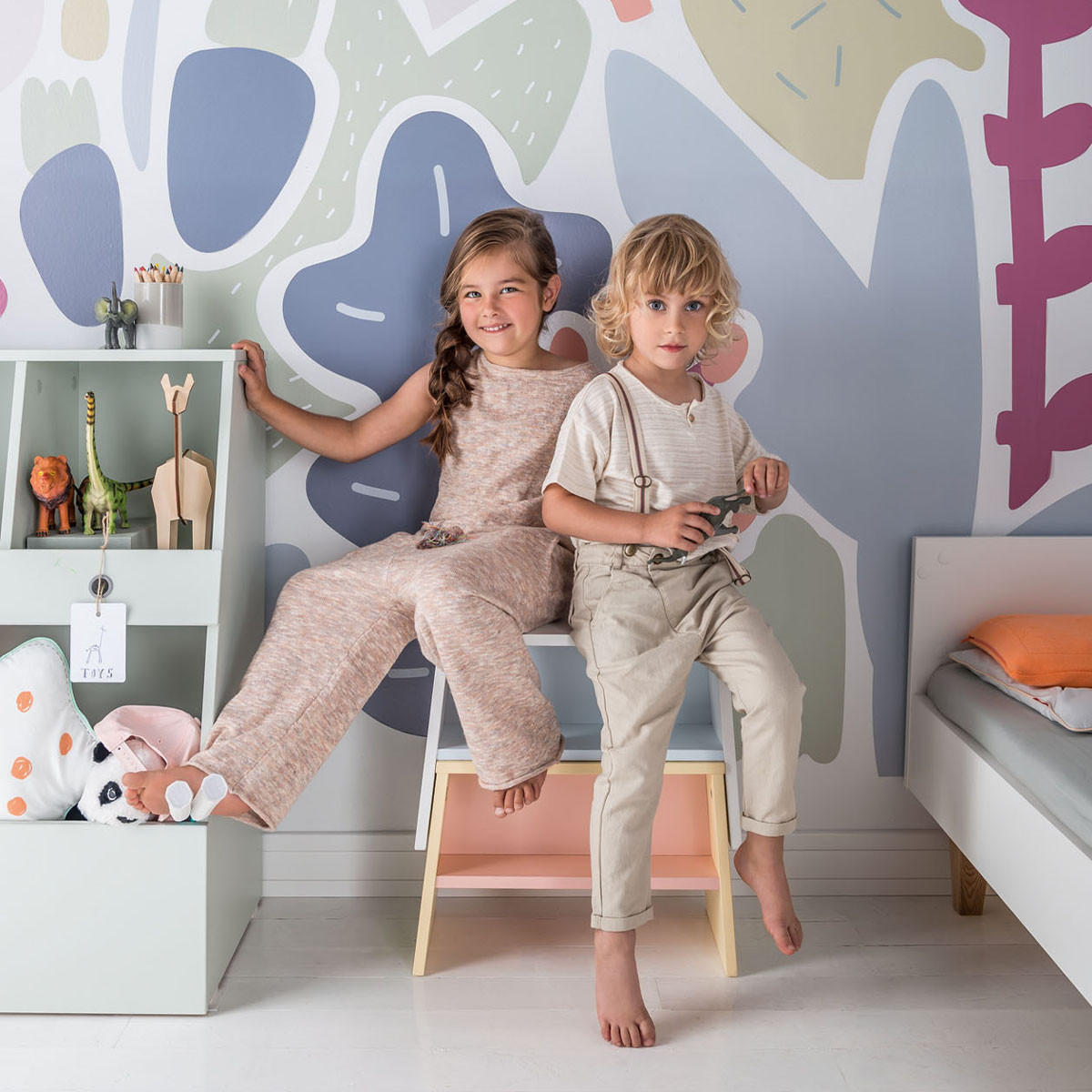 KINDERHOCKER mit Ablage - L46 cm - Tuli - Weiß, Holzwerkstoff (25/30.5/46cm) - Calicosy