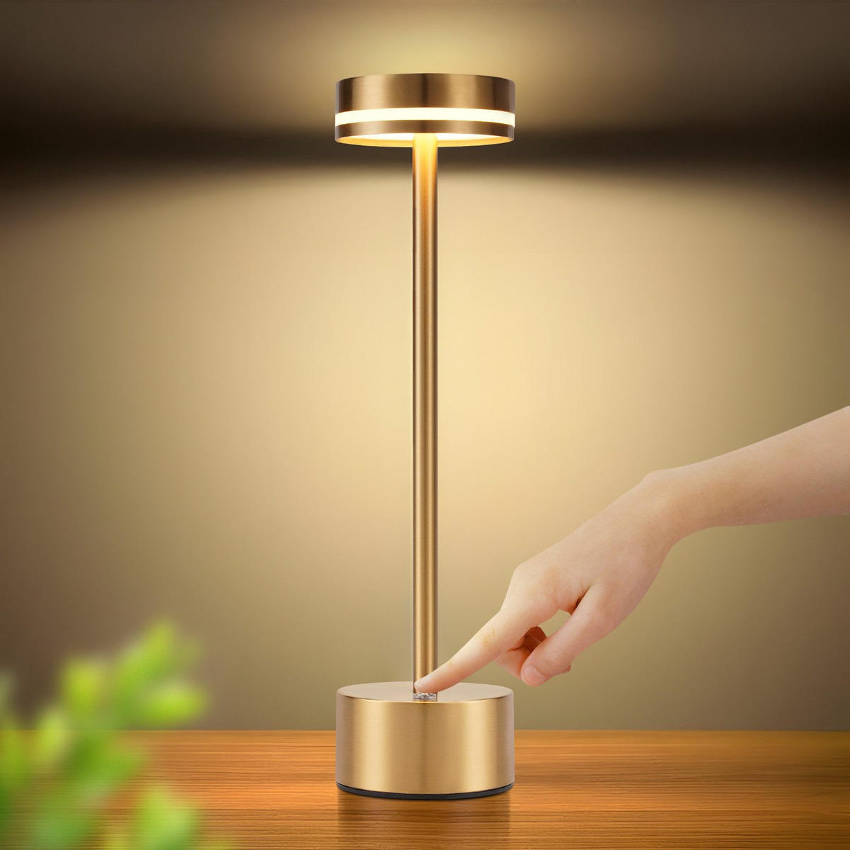 LED stolní lampa Abert 8/8/31,5 cm - zlatá, kov (8/8/31.5cm) - Nettlife