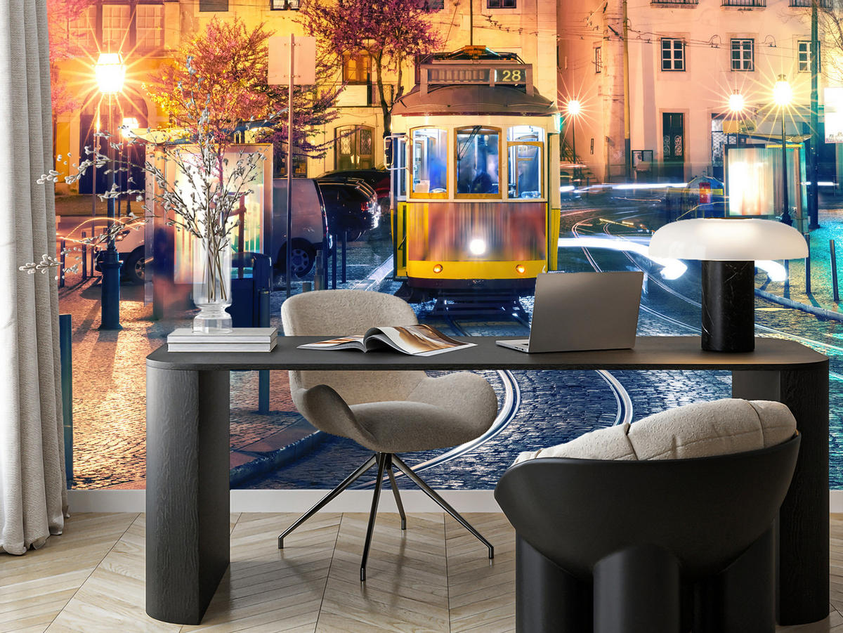 FOTOTAPETE für Wohnzimmer Lissabon Straßenbahn Nacht Altstadt 200x140 - Gelb/Beige, Papier (200/140cm) - Muralo