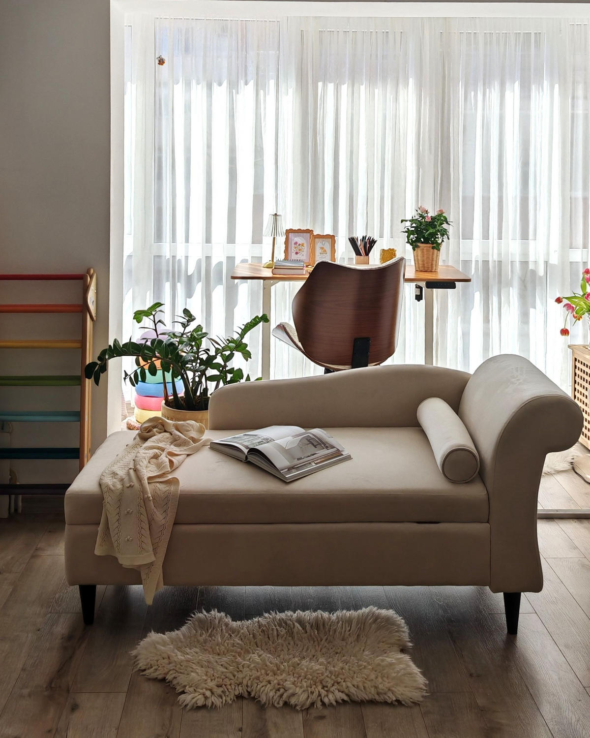 ČALOUNĚNÉ LEHÁTKO CHAISE LONGUE PRAVOSTRANNÉ Sametová látka Béžové s úložným prostorem Luiro - černá/béžová, textil (160/77/70cm) - Beliani