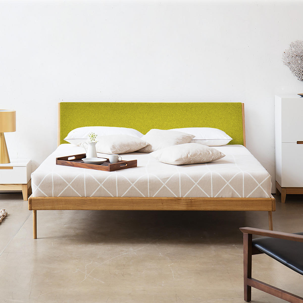 BETT - Eiche massiv - Eichefarben, Textil (160/200cm) - home24