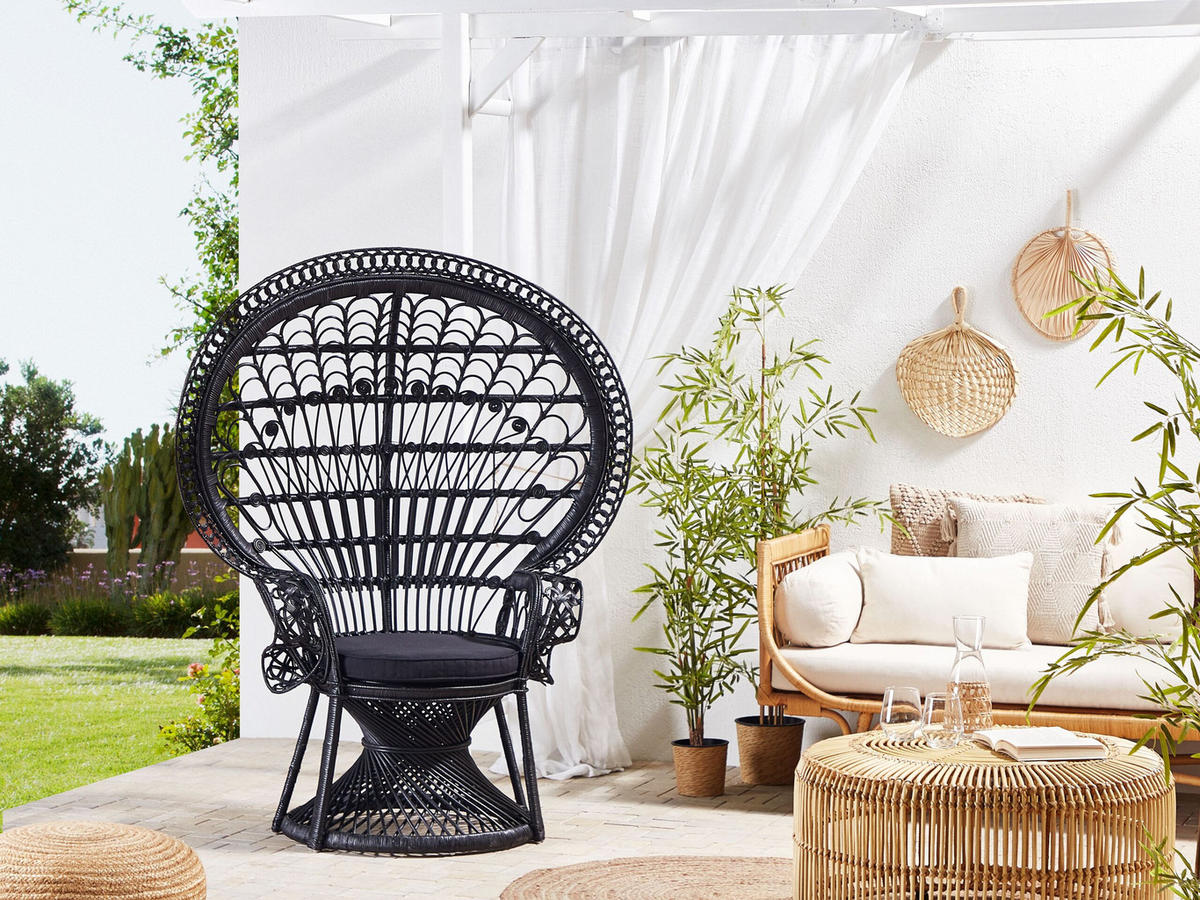 PFAUENSESSEL Rattan/Baumwolle schwarz Emmanuelle - Schwarz, Naturmaterialien/Textil (120/150/50cm) - Beliani