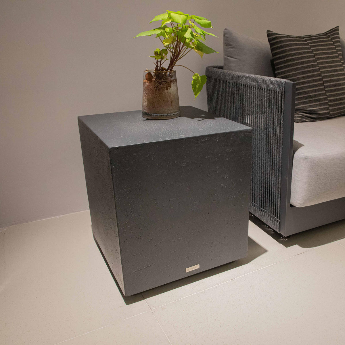 BEISTELLTISCH TEVEREaus GF-Beton, Wetterbeständig, 45x45x51 cm - Dunkelgrau, Naturmaterialien (45/45/51cm) - Elementi
