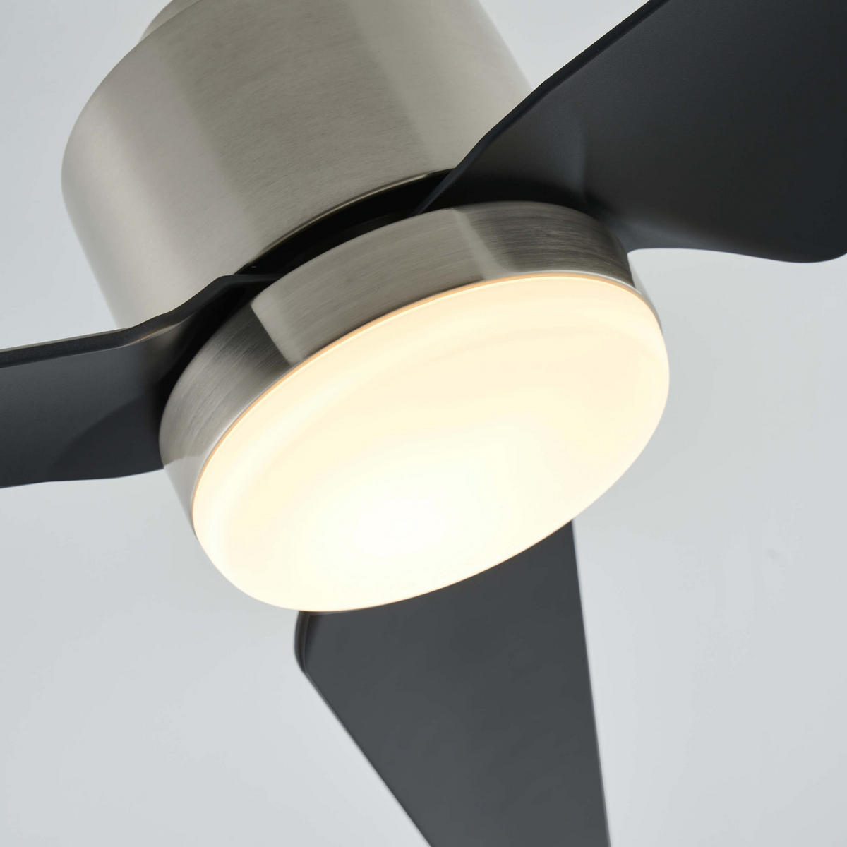 LED-DECKENVENTILATOR Altair, Schwarz und Nickel, 34.5cm - Schwarz, Glas (34/132/34.5cm) - KOSILUM