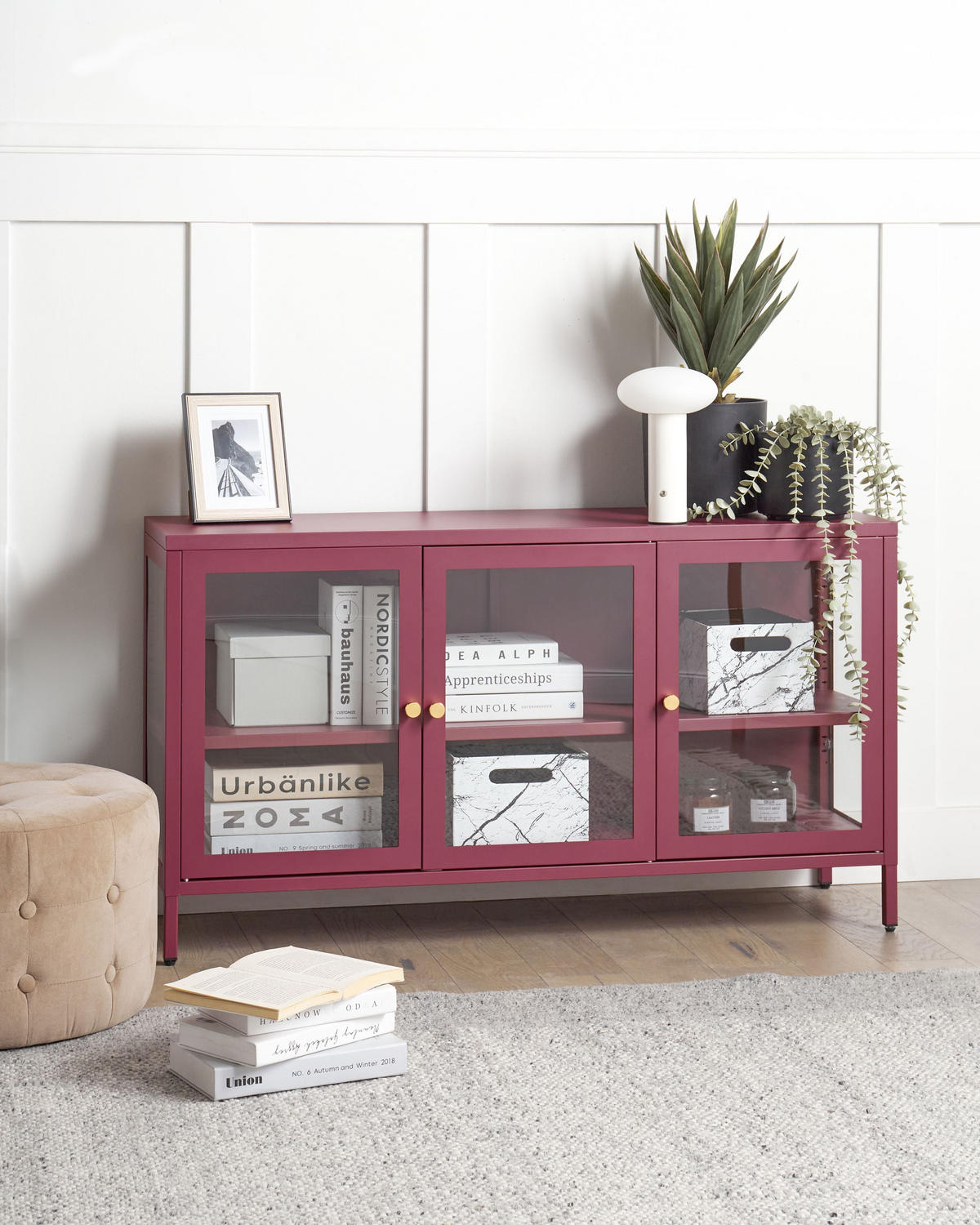SIDEBOARD se skleněnými dveřmi Kov 115 cm Tmavě červený Newport - tmavě červená, kov (115/64/35cm) - Beliani