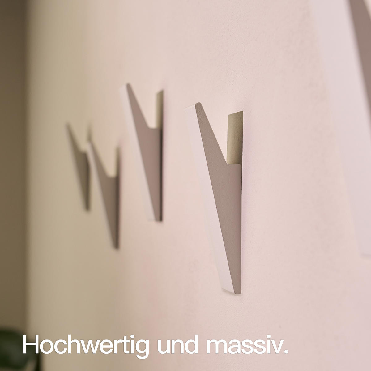 GARDEROBENHAKEN MIT VERSTECKTER VERSCHRAUBUNG - Weiß, Metall (2/9/3cm) - Designfabrik Hamburg