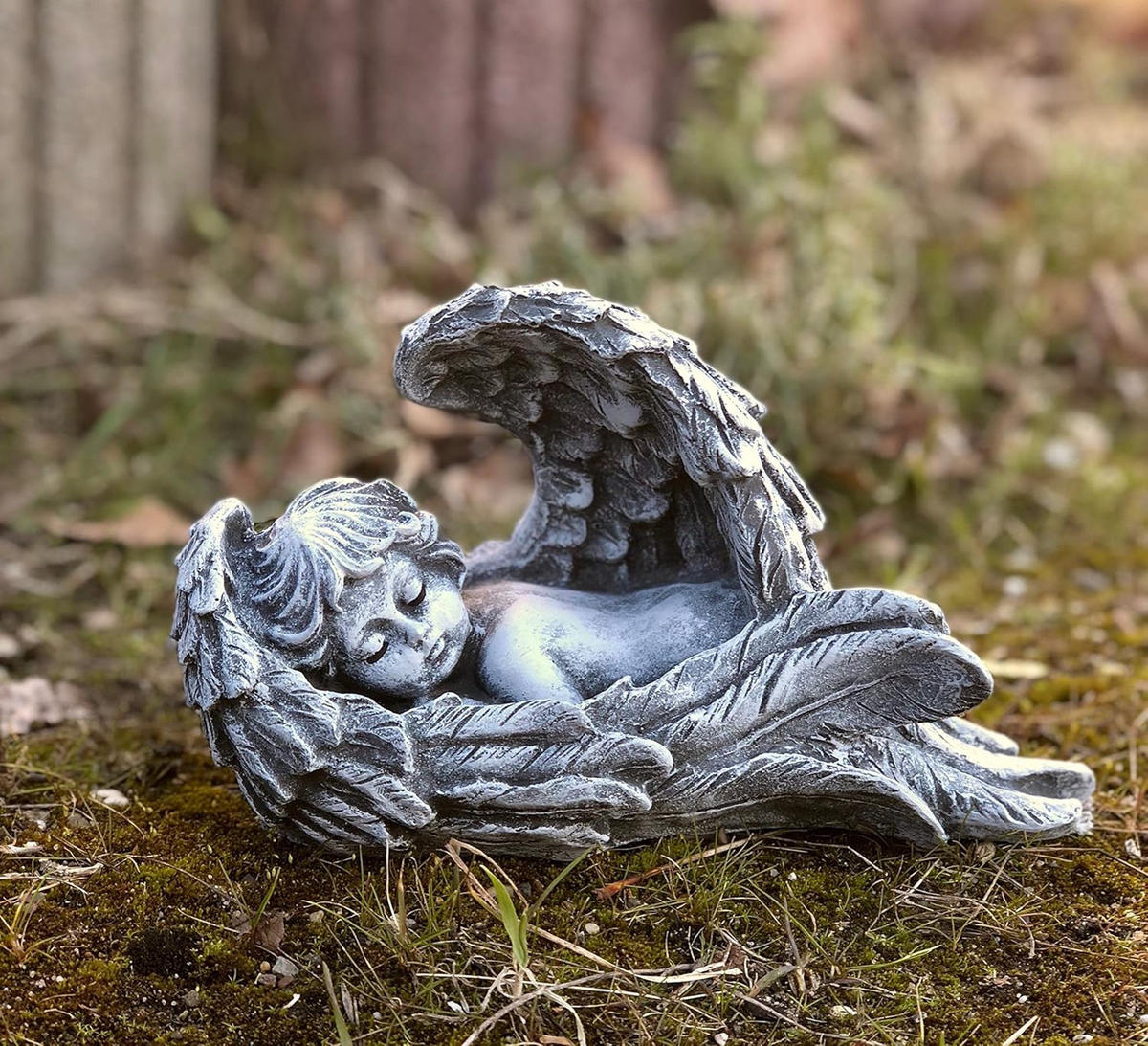 STEINFIGUR Engel im Flügel Grabschmuck frostfest wetterfest - Grau, Stein (18/13/9cm) - stoneandstyle