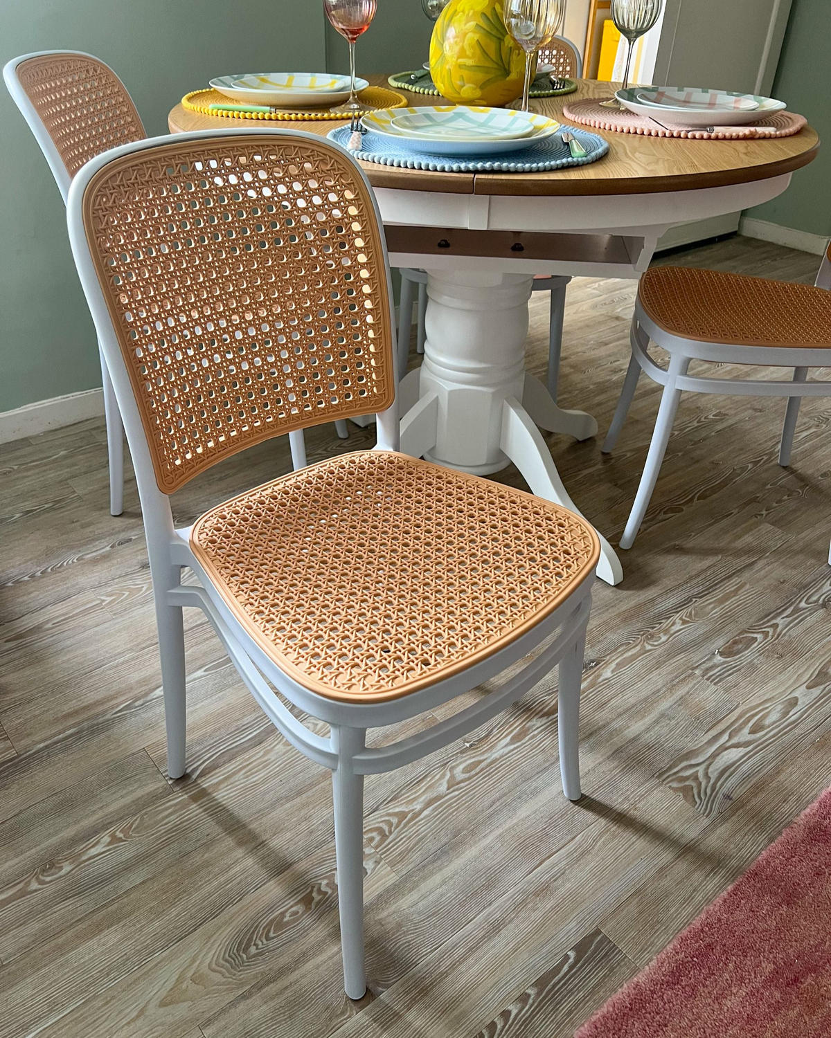 ZAHRADNÍ ŽIDLE sada 4 ks Béžová Plose - bílá/béžová, plast (41/83/43cm) - Beliani