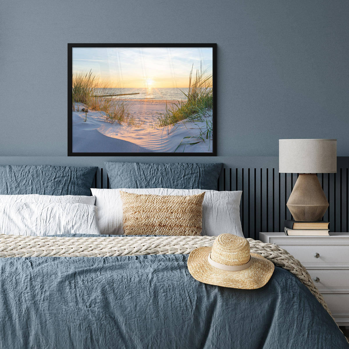 ZARÁMOVANÝ PLAGÁT Pláž - Slnko - Duny - Tráva - Piesok - Horizont 80x60 cm - svetlomodrá, papier (80/60cm) - MuchoWow