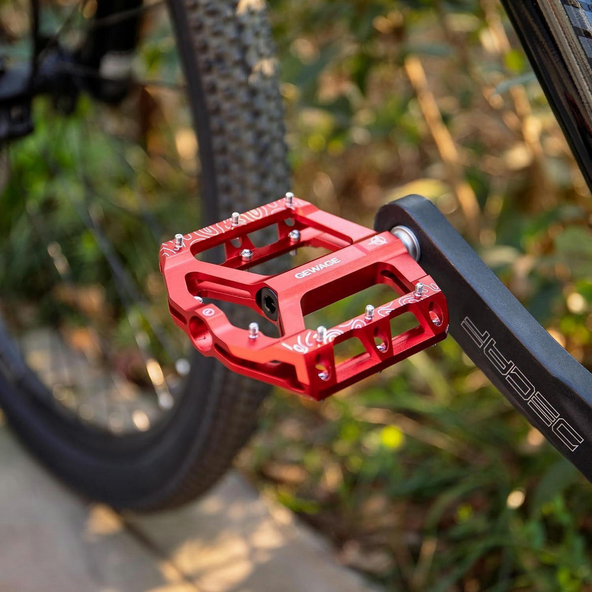 FAHRRADPEDALE Set – Flat Pedale für Mountainbike & Gravel Bike, rutschfest, Aluminiumlegierung, CNC-gefräst, - Rot, Metall (10/2/12cm)