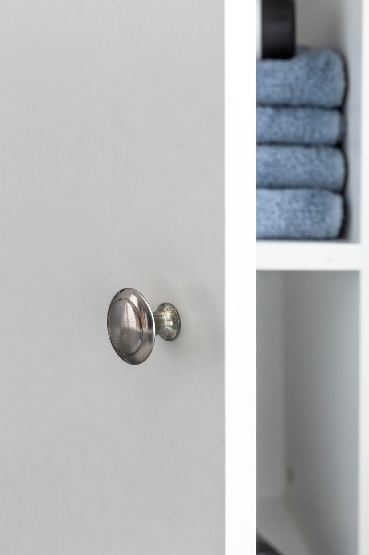 WASCHBECKENUNTERSCHRANK Weiß mit Chromdetails und justierbaren Füßen - Silberfarben/Weiß, Holz/Metall (60/64/32cm) - KADIMA DESIGN