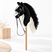 KONÍK Černý na tyči plyšový 71 cm s odnímatelnou bukovou tyčí - černá, dřevo/textil (12/71/29cm) - Relaxdays