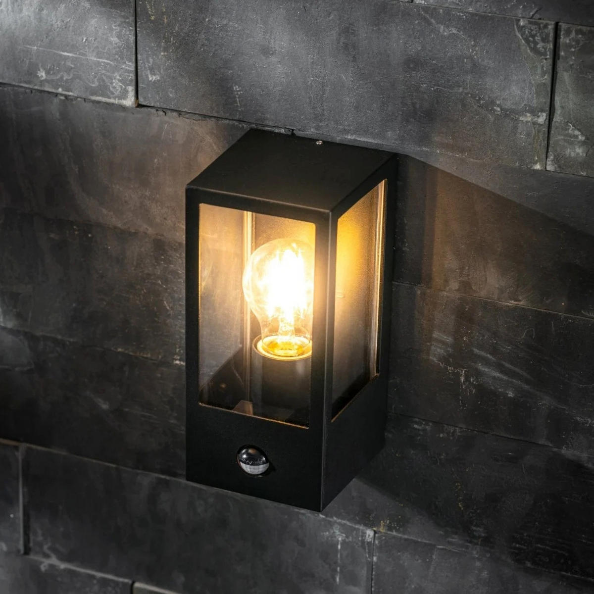 AUSSENWANDLEUCHTEE Schwarz E27 Bewegungsmelder PIR Klarer Diffusor IP44 - Schwarz, Metall (10.5/22/11cm) - CGC Europe