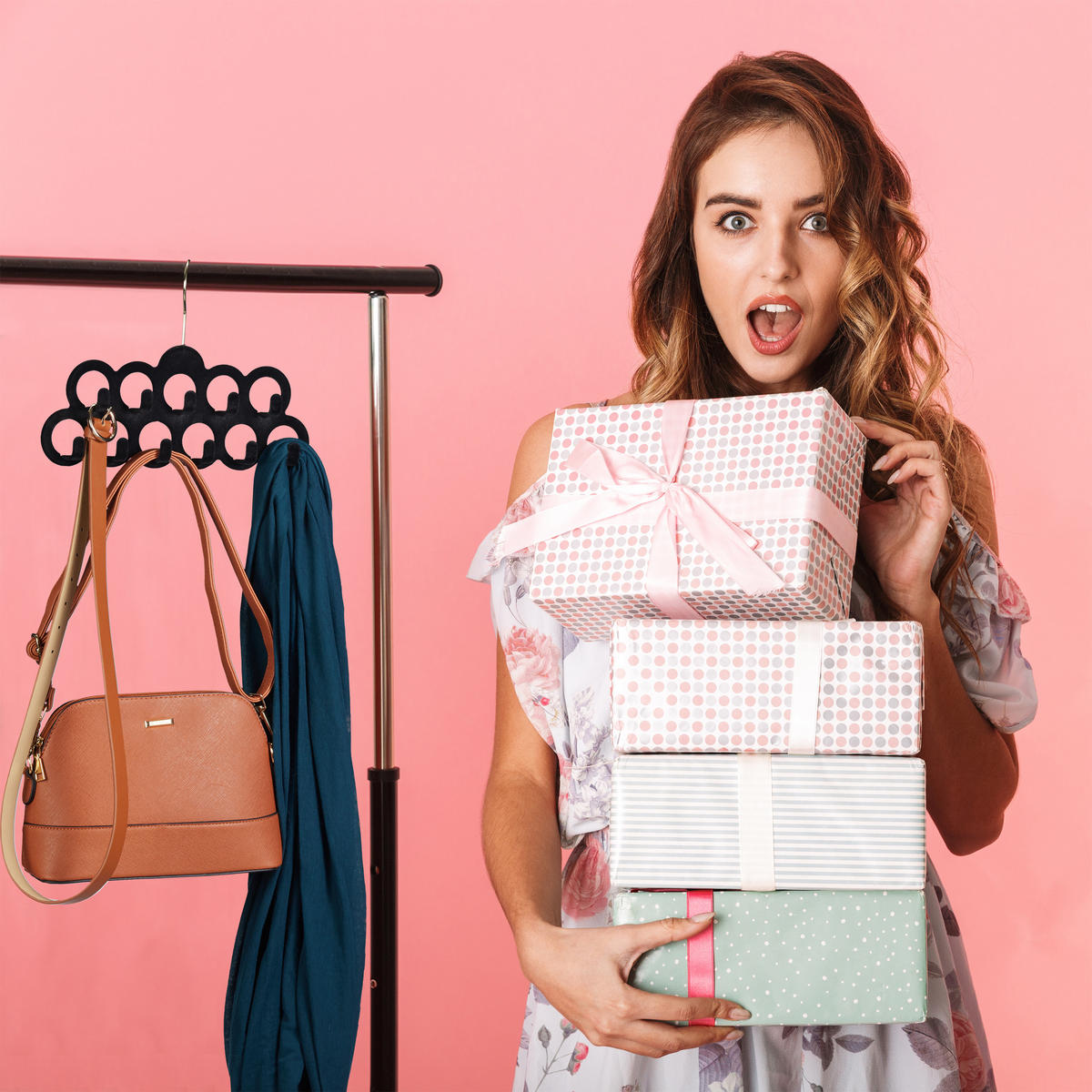 DRŽIAK na šály - čierna, kov/textil (30/21/3cm) - Relaxdays