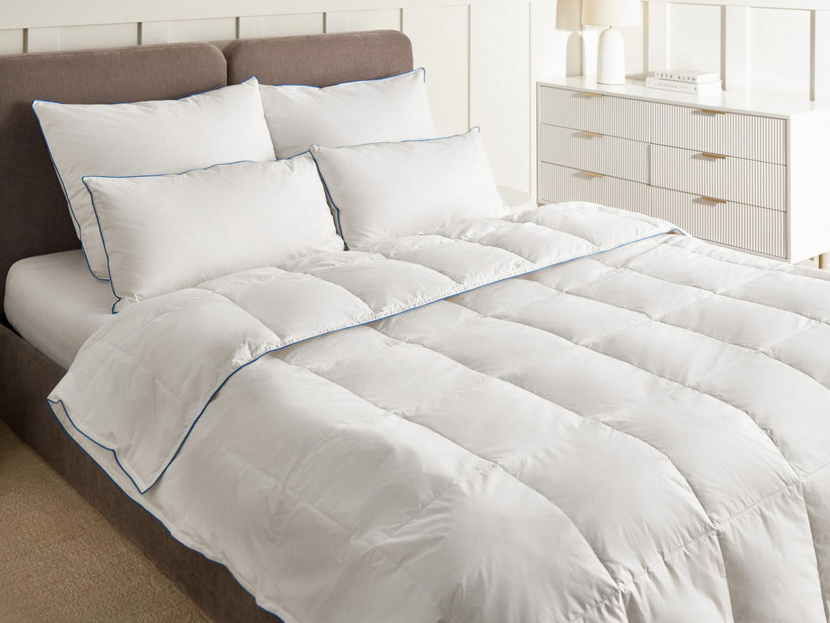 PŘIKRÝVKA Kachní peří a Prachové peří Lehká Teplá 200/200 cm Cervino - bílá, textil (200/200cm) - Beliani