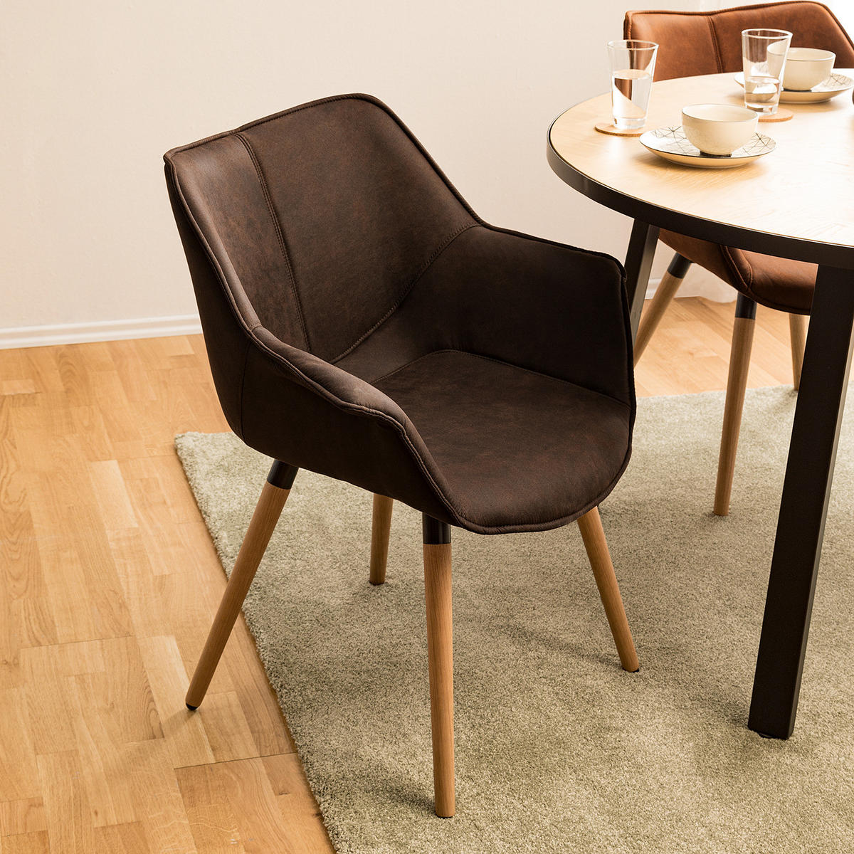 ARMLEHNENSTUHL - Microfaser / Eiche massiv - Dunkelbraun, Textil (70/81/64cm) - home24