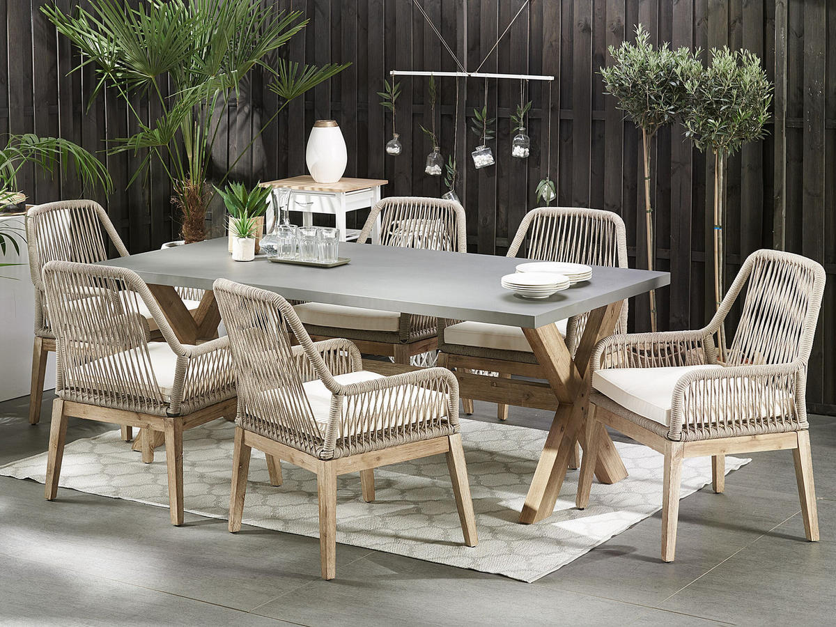 GARTENSTUHL 2er-SET beige/heller Holzfarbton Auflagen cremeweiß Olbia - Beige, Kunststoff (64/89/71cm) - Beliani