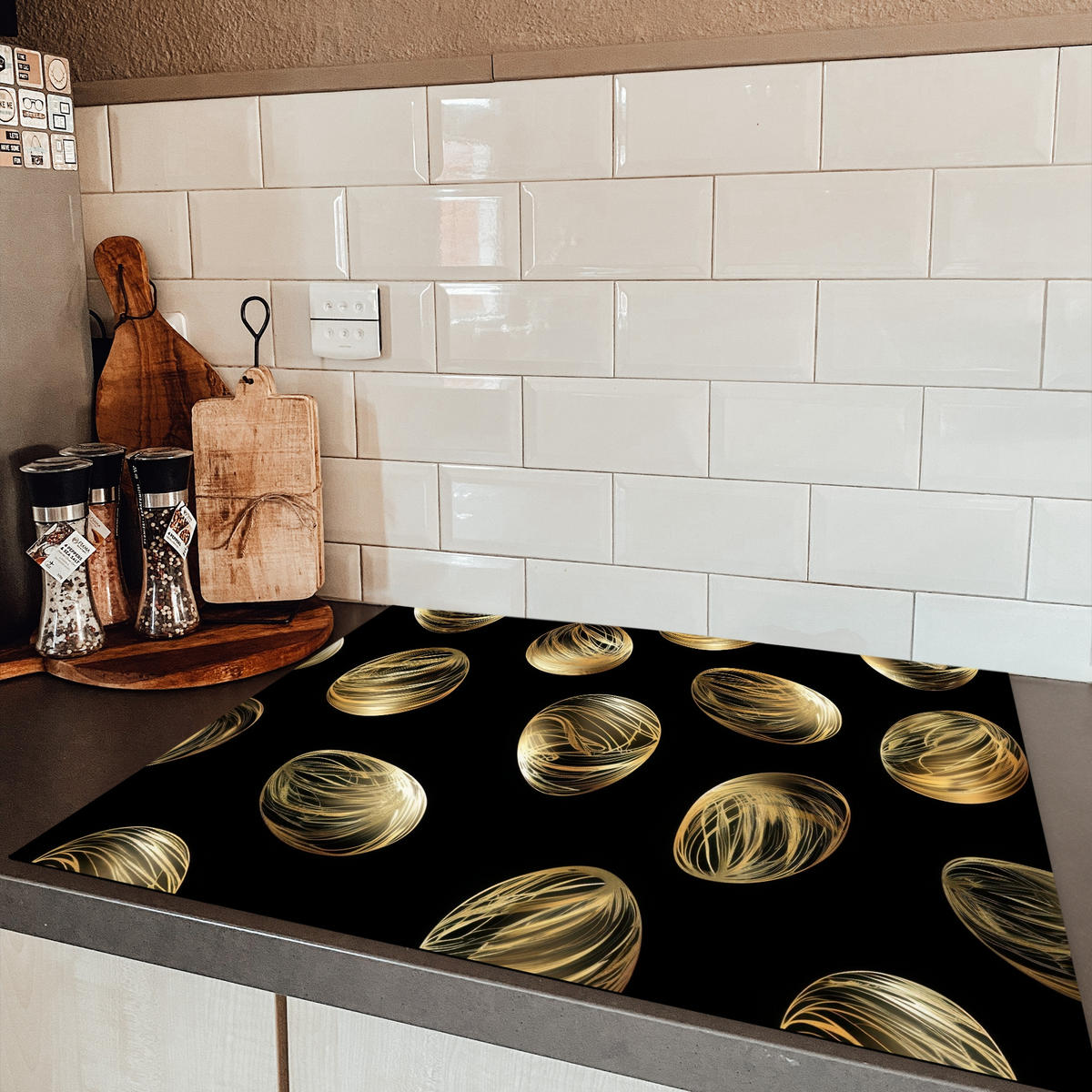 HERDABDECKPLATTE Eier - Gold - Muster Induktionsmatte 77x59 cm - Schwarz, Kunststoff (77/59/0.2cm) - MuchoWow