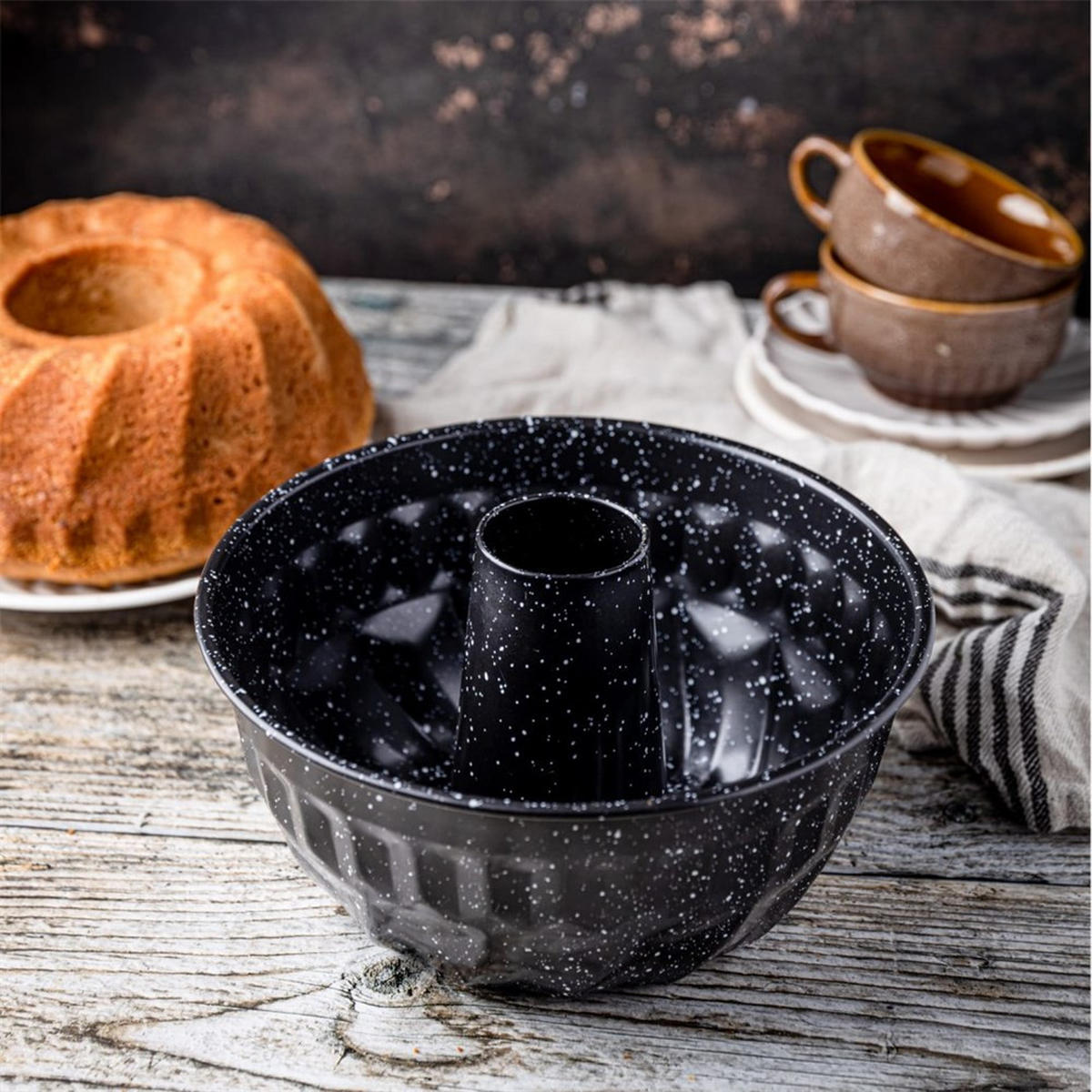 BACKFORM Schwarz 22/22/10 cm KB7839 - Schwarz, Metall (22/10/22cm) - Klausberg 