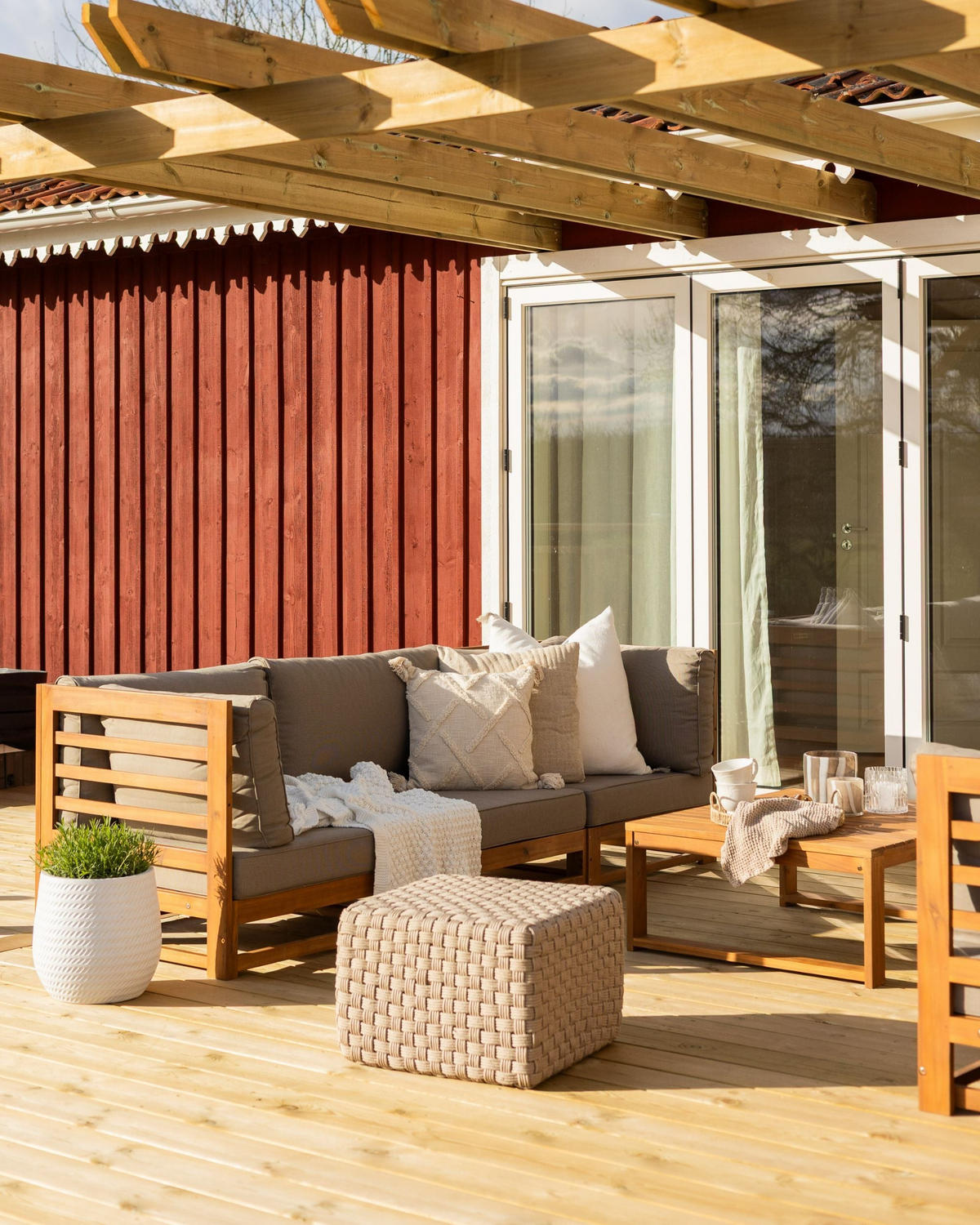GARTENSOFA 3-Sitzer zertifiziertes Akazienholz hellbraun Auflagen taupe Trani - Hellbraun/Beige, Holz (235/72/75cm) - Beliani