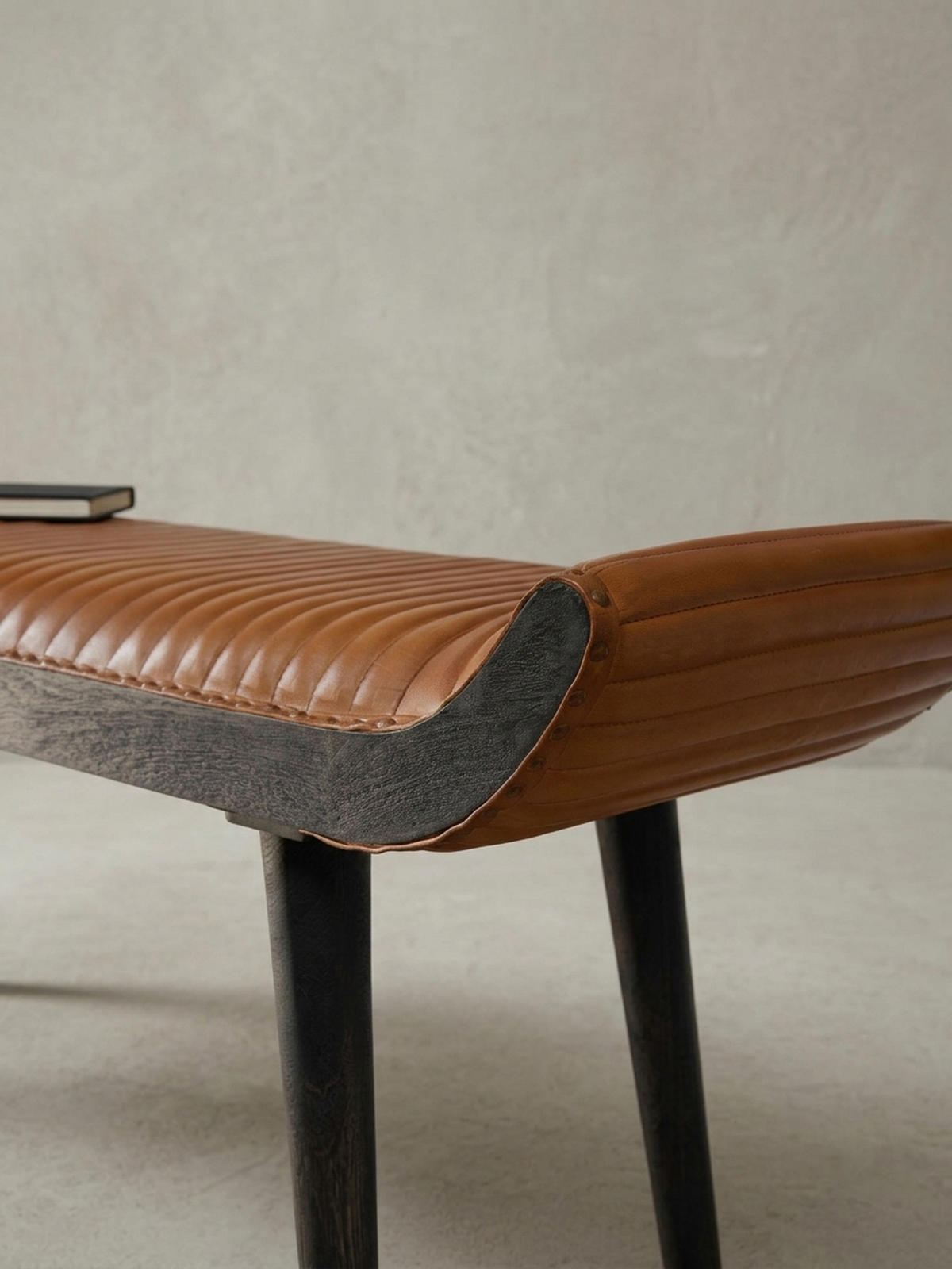SITZBANK – Echtleder, 125x51x38 cm, Nietenrand, Massivholzbeine - Schwarz/Braun, Mangoholz/Leder (125/51/38cm) - KADIMA DESIGN