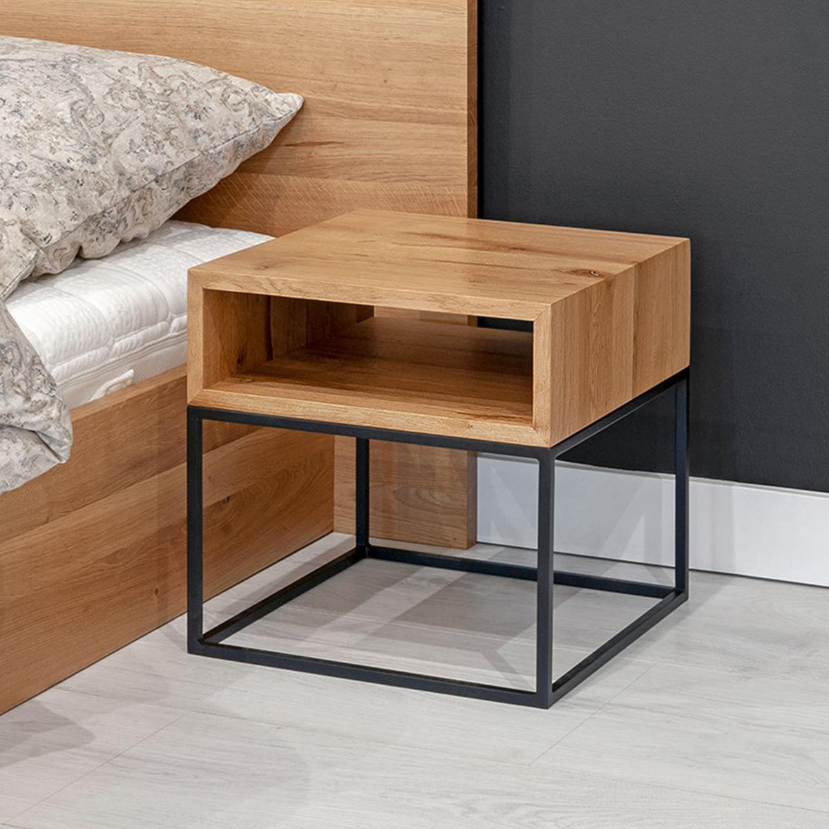 NACHTTISCH Loom aus massivem Eichenholz - Eichefarben/Schwarz, Holz/Metall (40/40/40cm) - Danzz