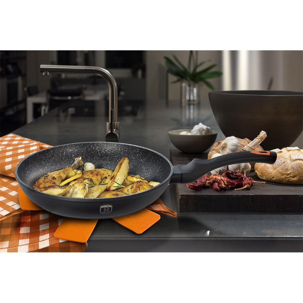 PFANNE Schwarz 20/20/3.9 cm BH1791 - Schwarz, Metall (20cm) - Berlinger Haus