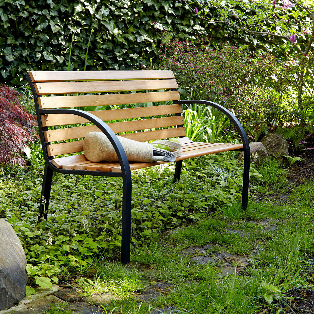 GARTENBANK - Massivholz - Schwarz/Braun, Holz/Metall (122/80/63cm) - home24