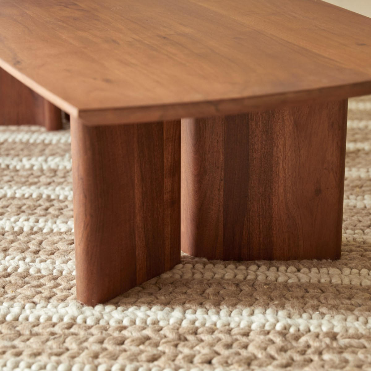 COUCHTISCH Suzanne Dunkelbraun aus Akazie - Dunkelbraun, Holz (60/140/35cm) - Tikamoon