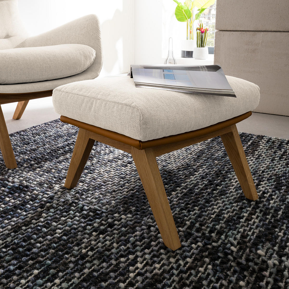 HOCKER mit Holzfüßen - Eichefarben/Cognac, Eichenholz/Textil (54/41/41cm) - home24