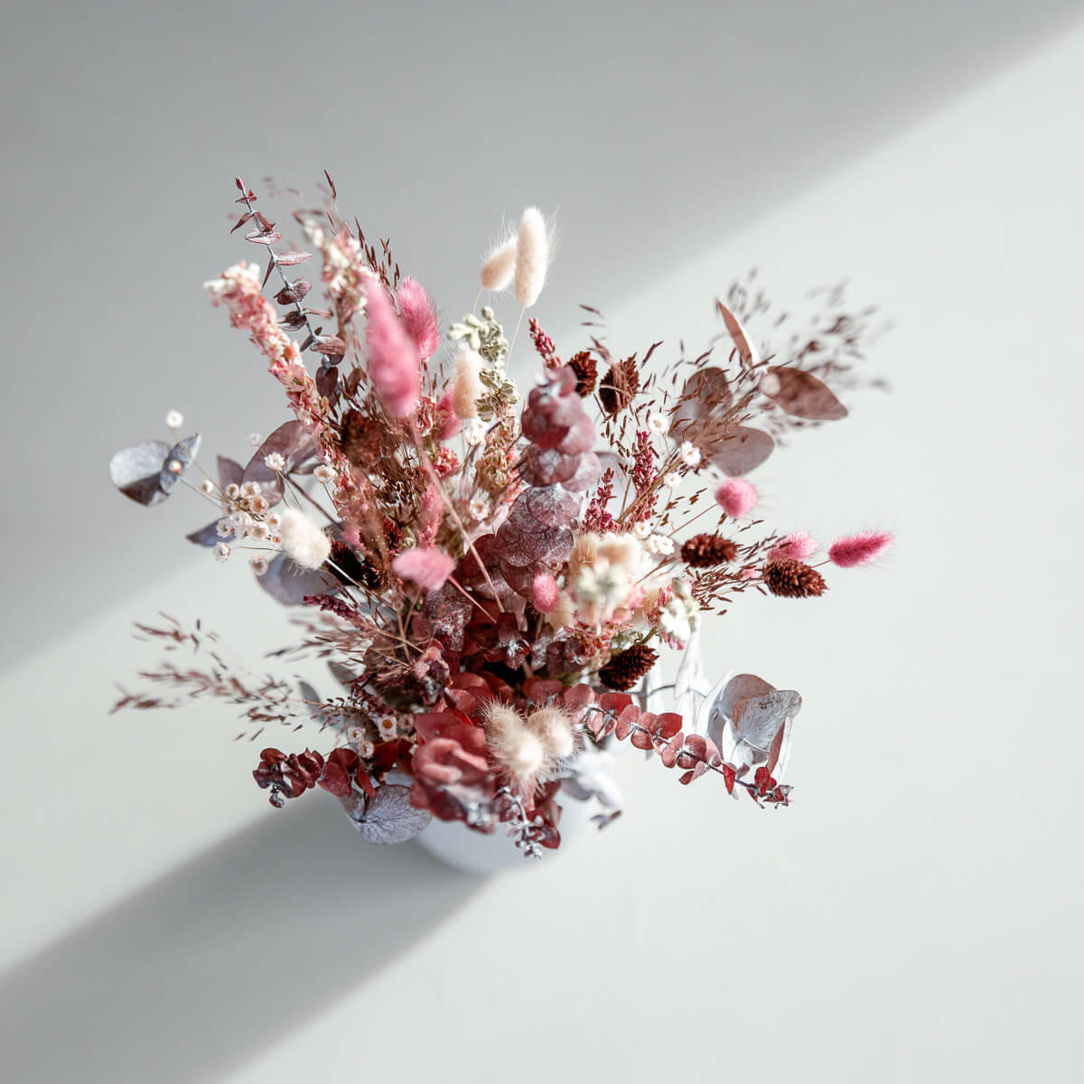 SONNTAGSSPAZIERGANG: Trockenblumenstrauß mit Eukalyptus & Lagurus in rauchigen Rottönen - rosa / 60 cm - Rosa, Naturmaterialien (60cm) - Lykke & You